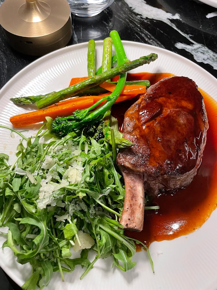 Food & drink, Chronicle 502 Bar & Dining