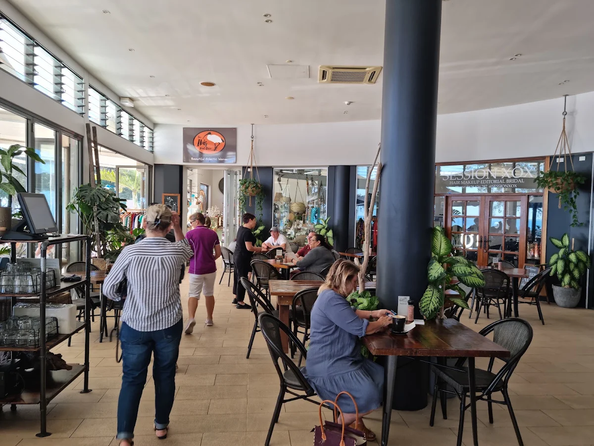Vibe, Salt Cafe Urangan