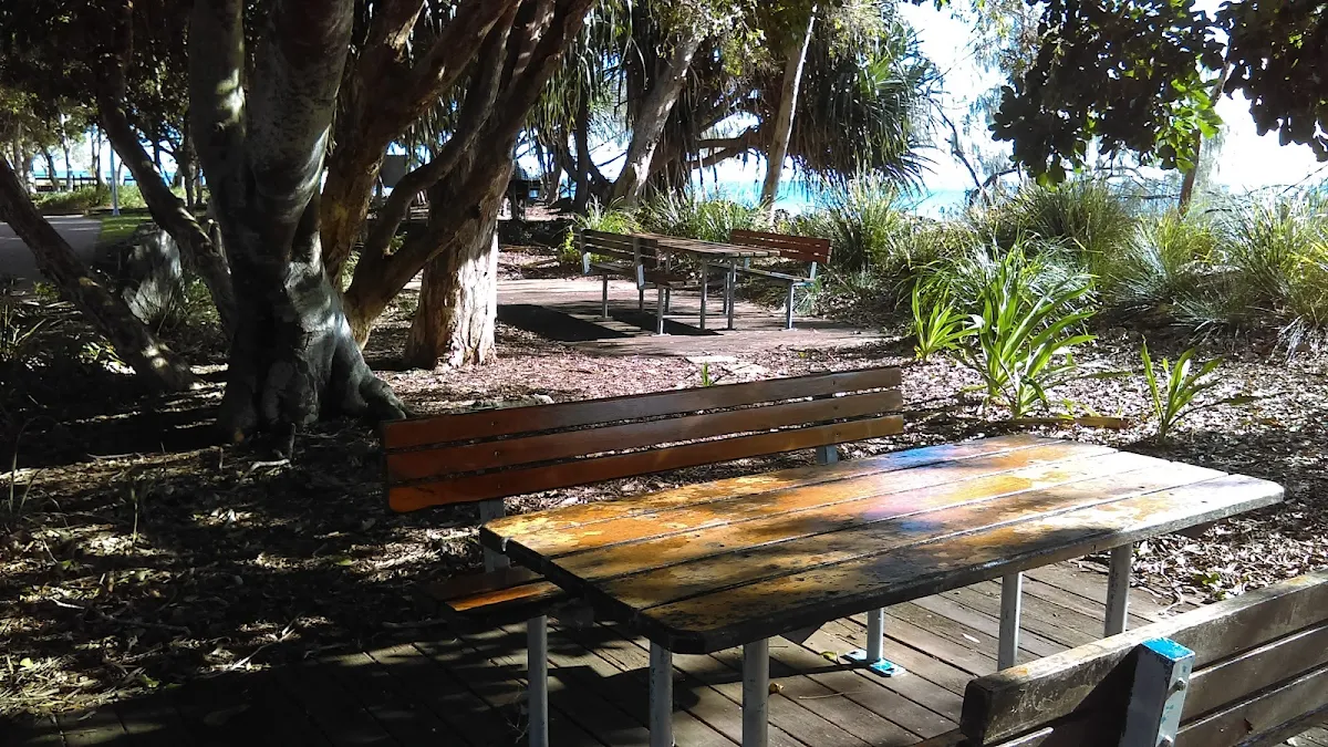 Vibe, Salt Cafe Urangan