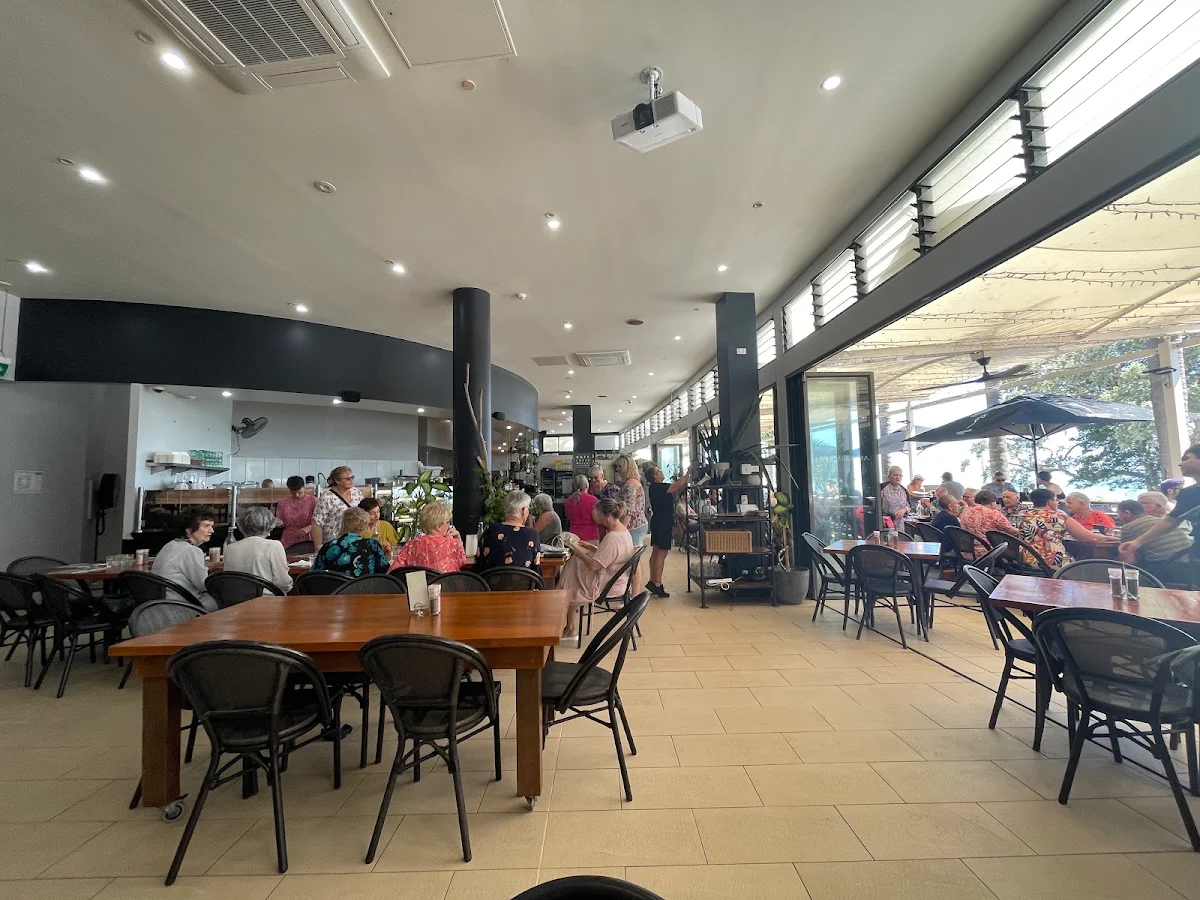 Vibe, Salt Cafe Urangan