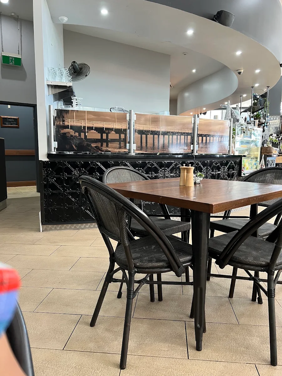 Vibe, Salt Cafe Urangan