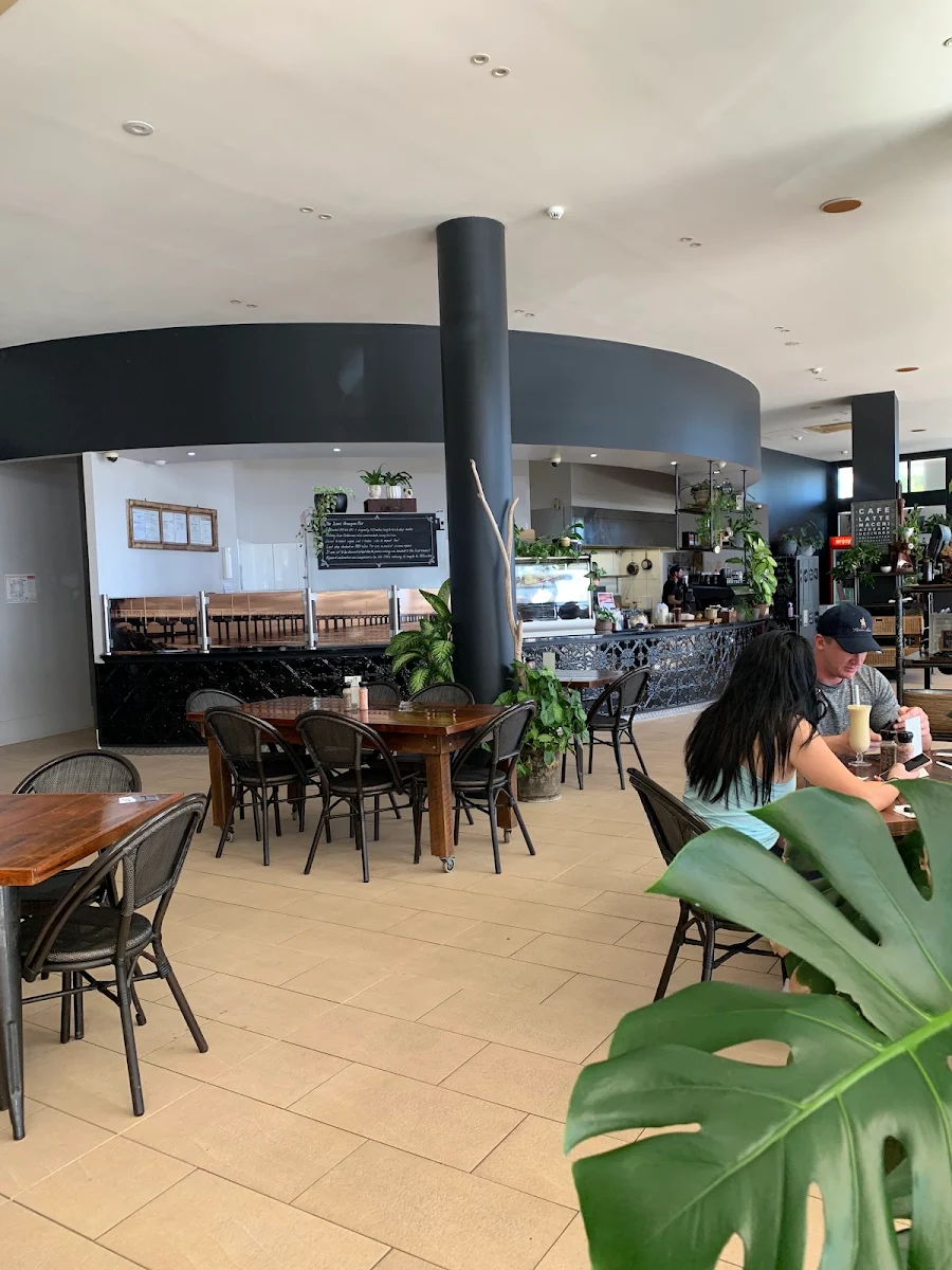 Vibe, Salt Cafe Urangan