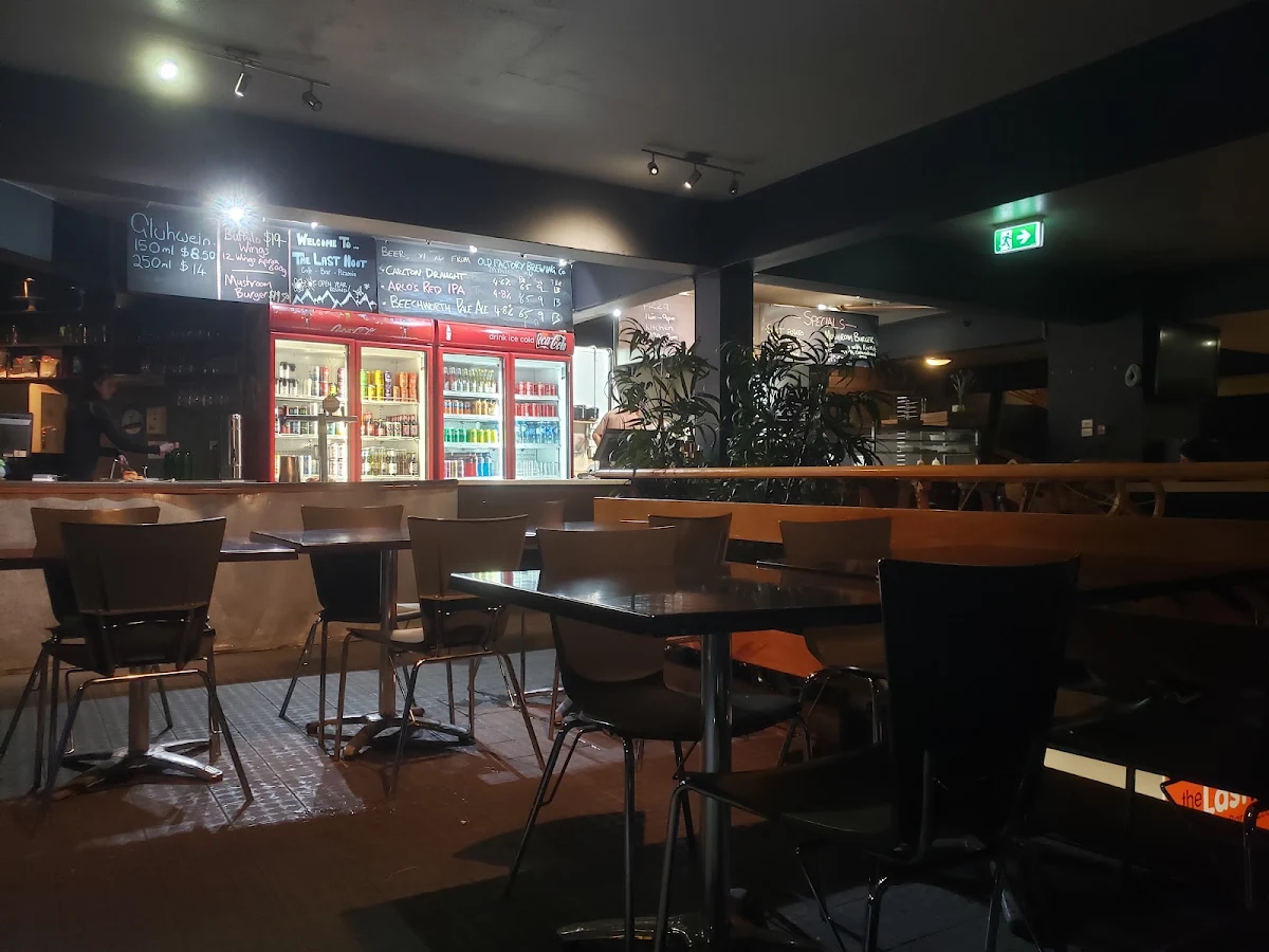 Vibe, The Last Hoot - Cafe, Bar & Pizzeria