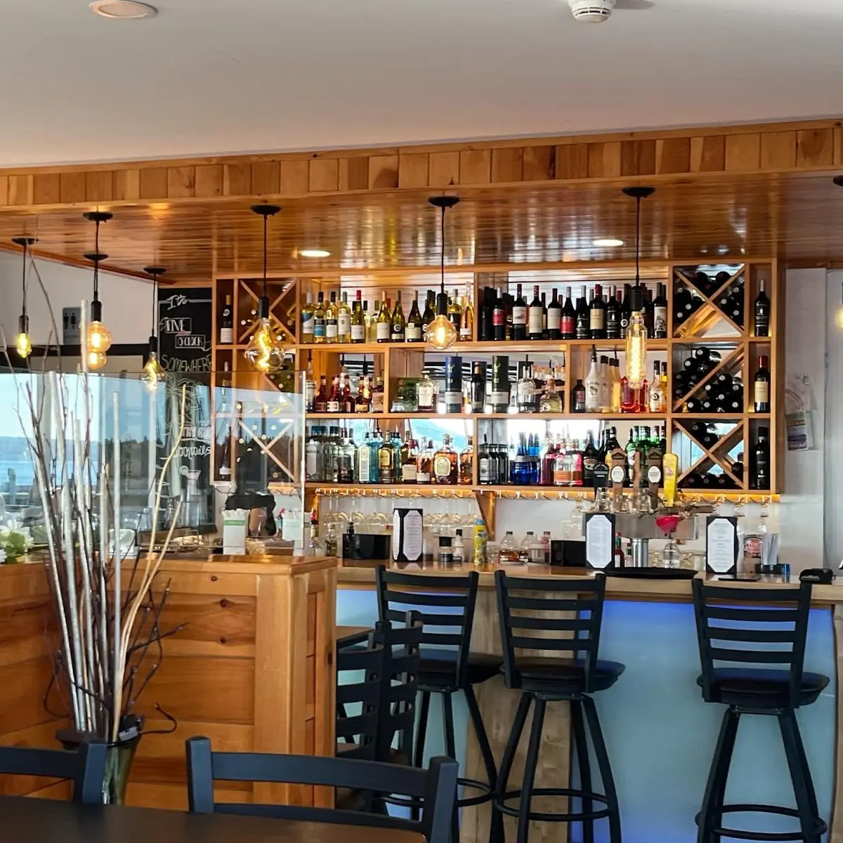 Vibe, Seasons By the Sea Bistro