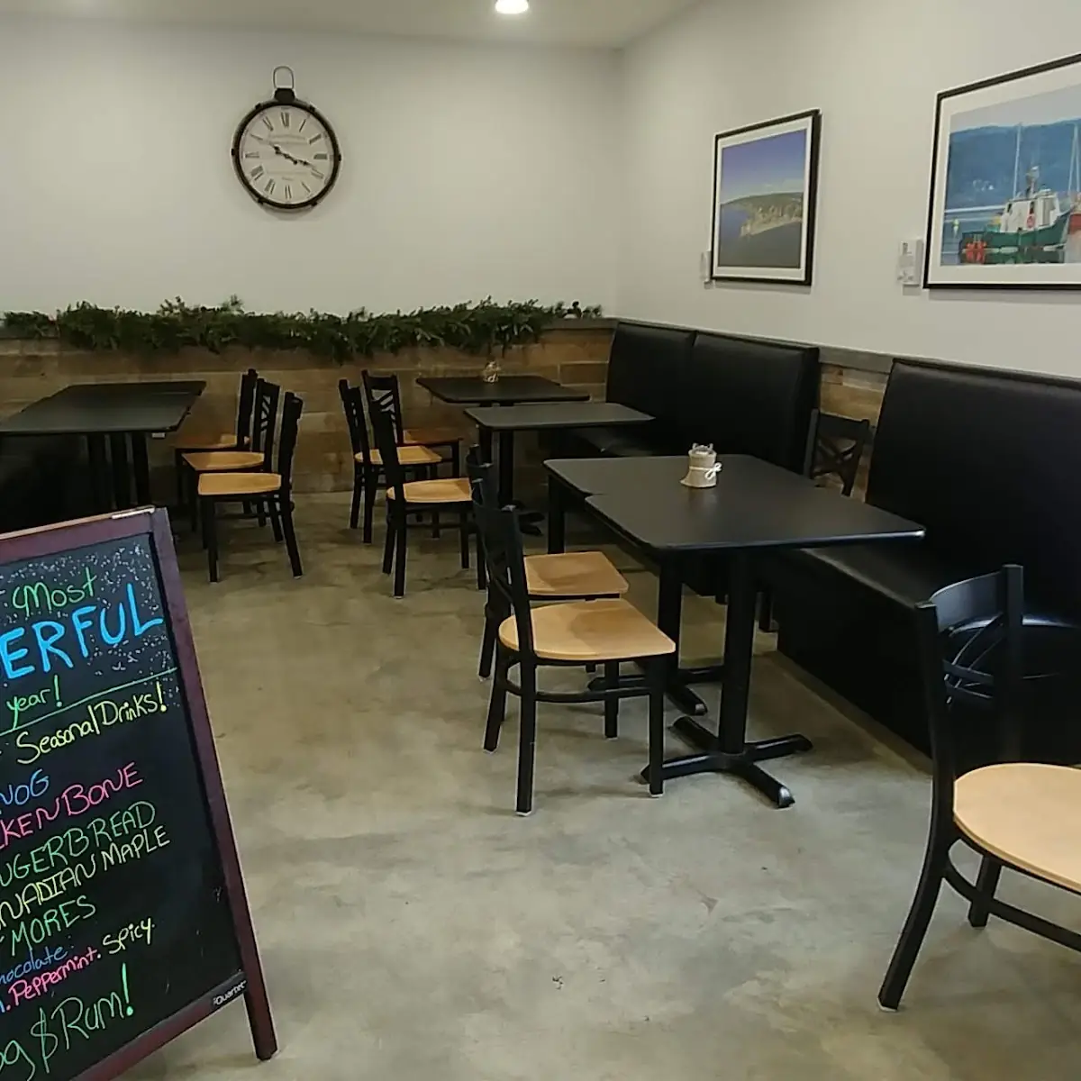 Vibe, Seasons By the Sea Bistro