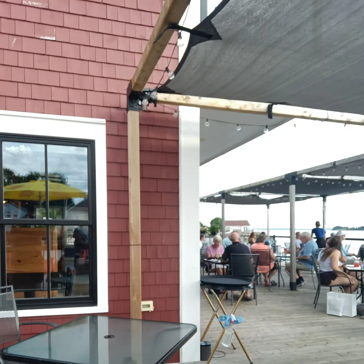 Vibe, Seasons By the Sea Bistro