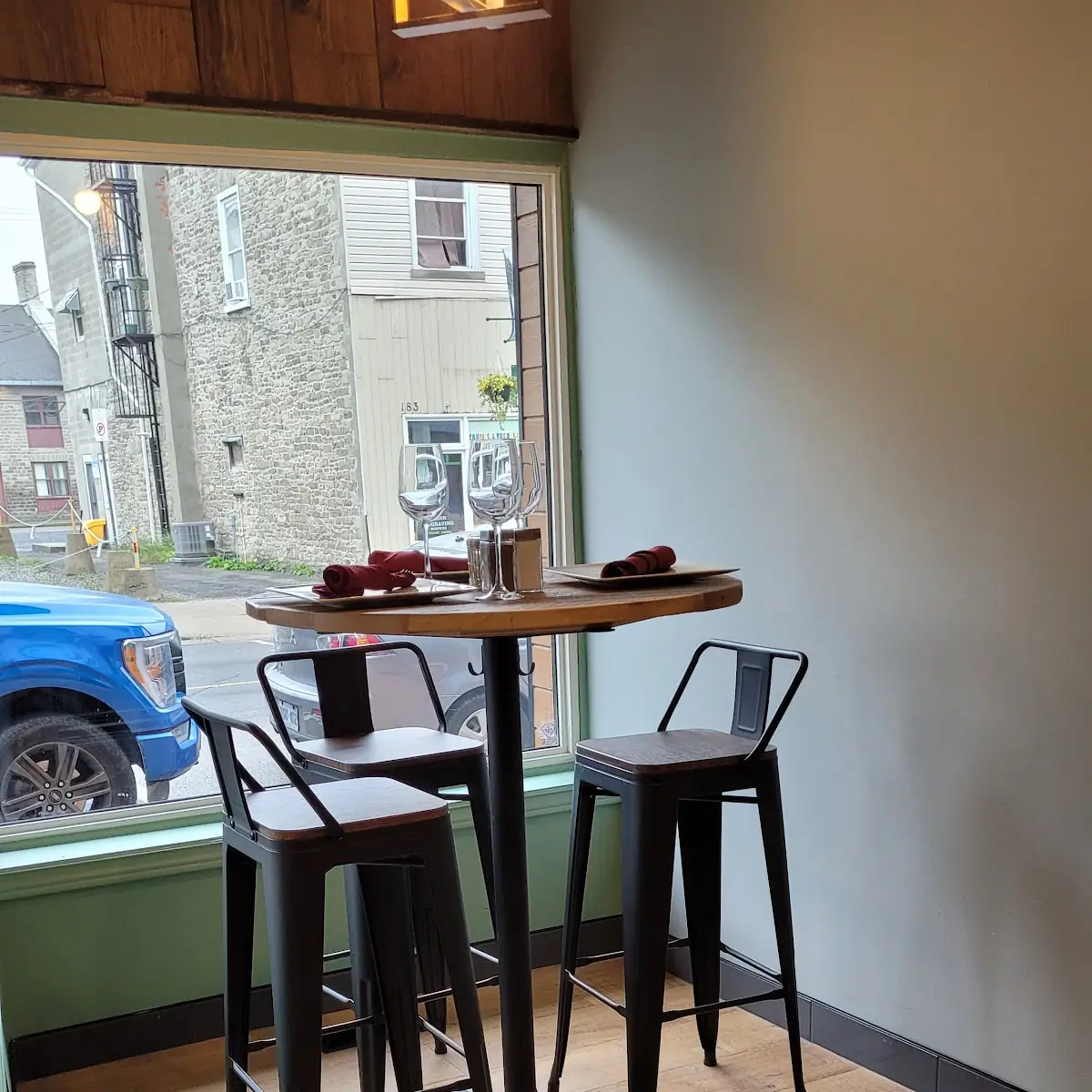 Vibe, Renegadz Restaurant and Bar Lounge