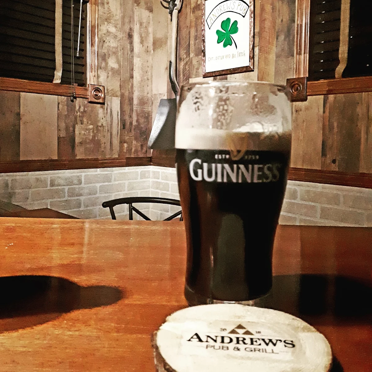 Food & drink, Andrew's Pub & Grill