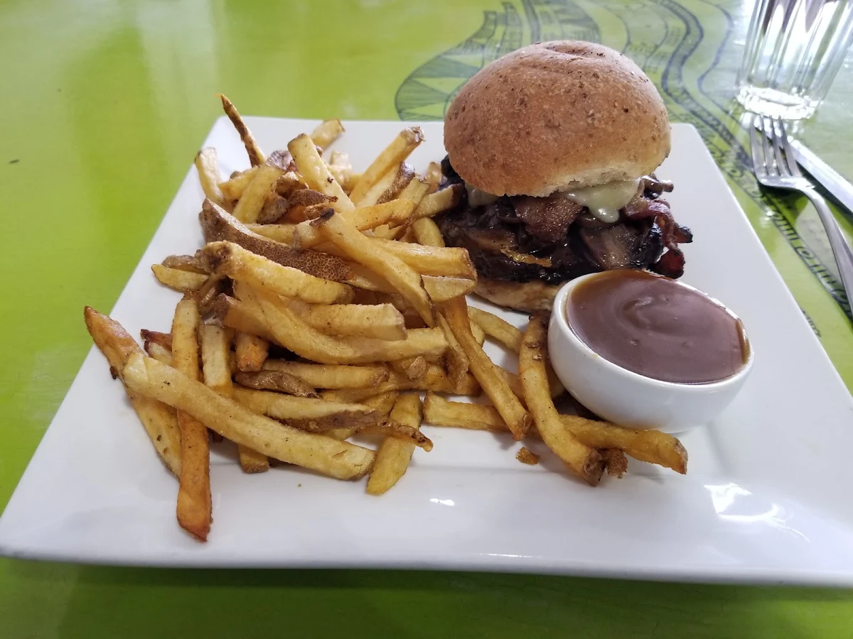 Food & drink, Sisters' Bistro