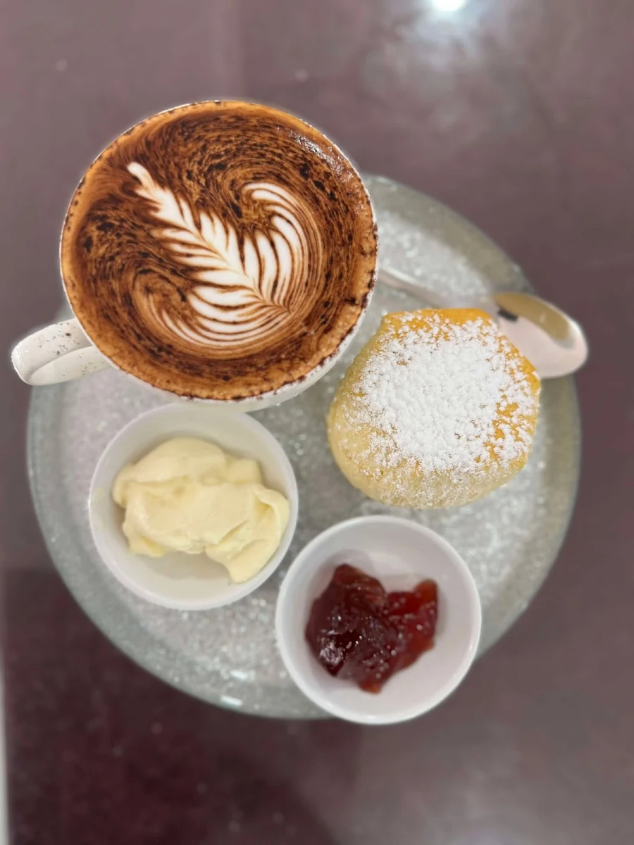 Food & drink, La Belle Cafe