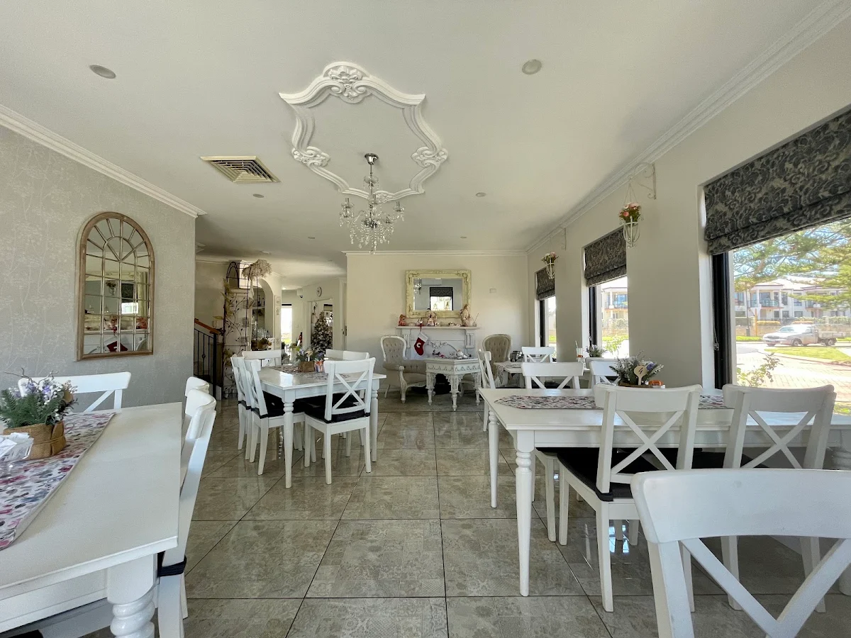 Vibe, La Belle Cafe