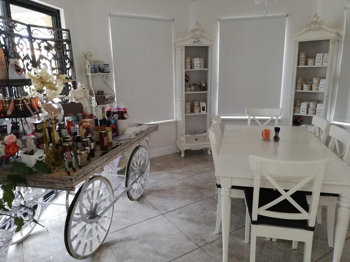 Vibe, La Belle Cafe