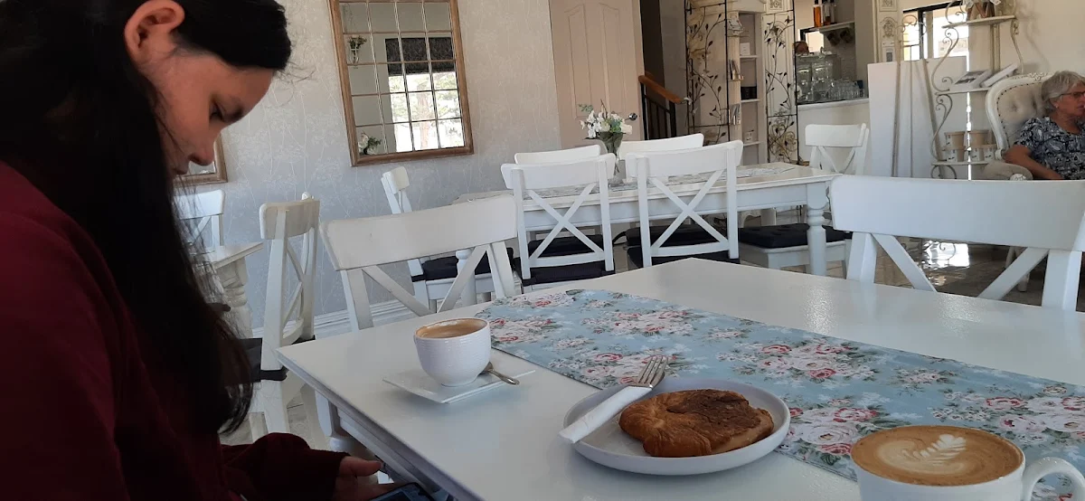 Vibe, La Belle Cafe