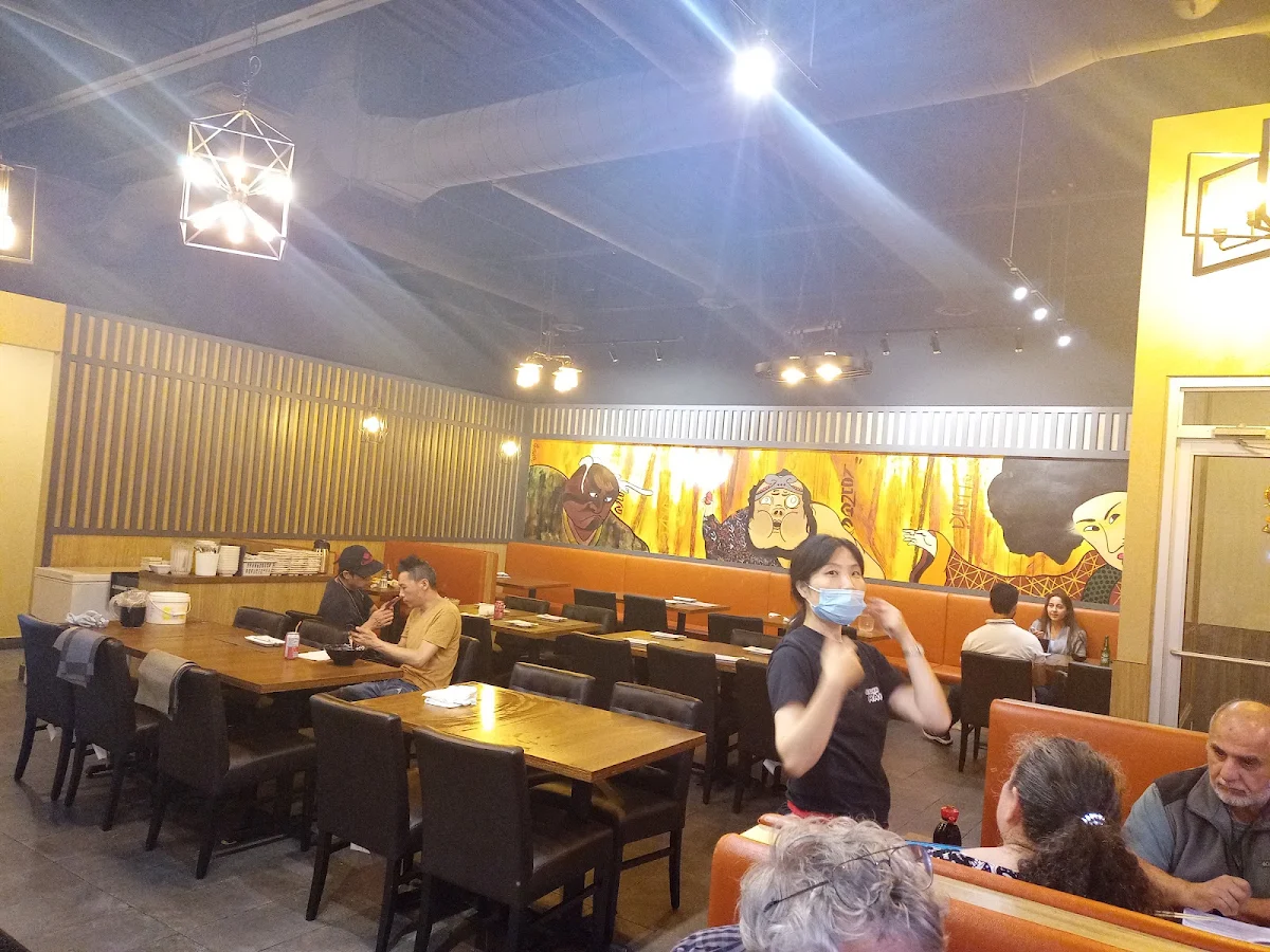 Vibe, Golden Maki Japanese Restaurant