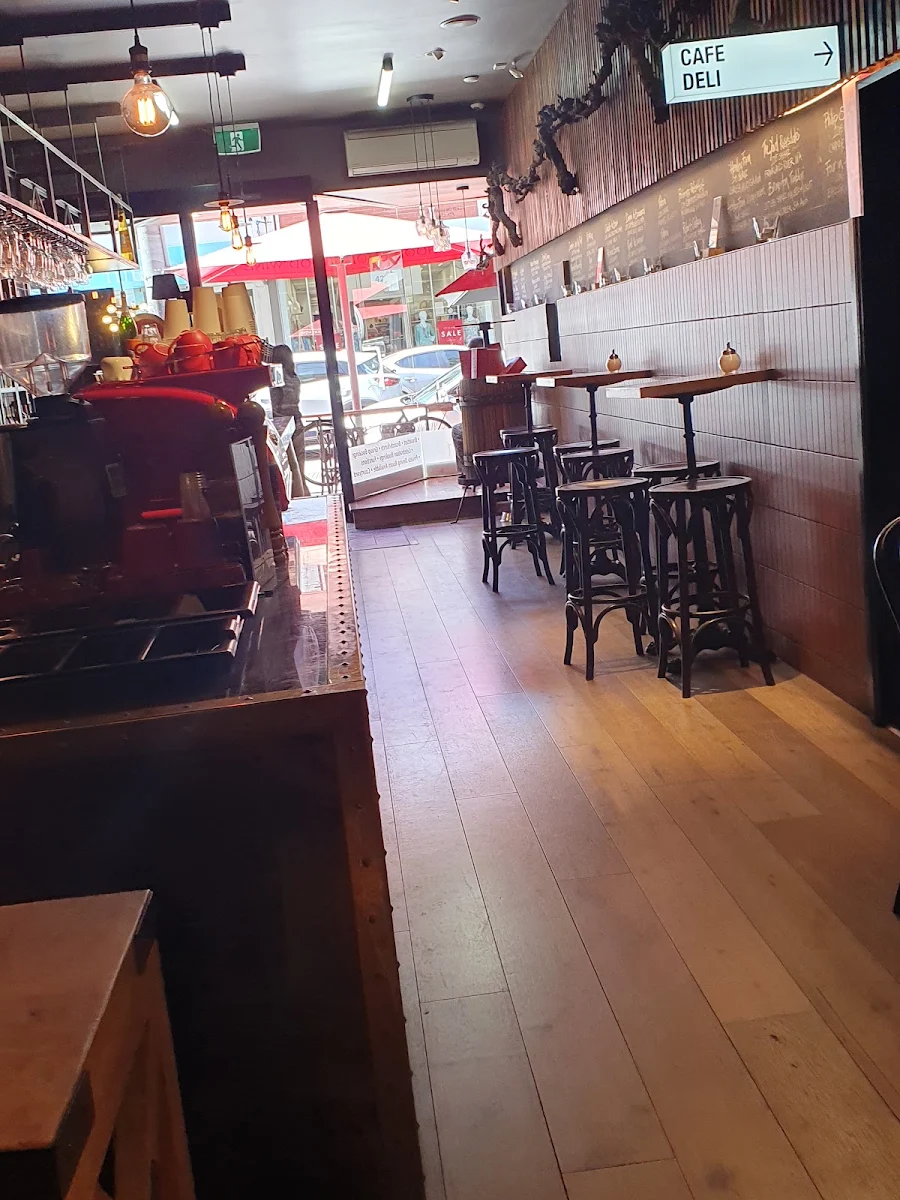 Vibe, Feast Cafe & Cakes - Hampton