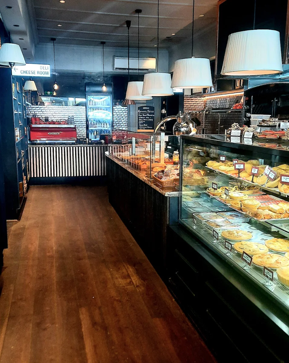 Vibe, Feast Cafe & Cakes - Hampton