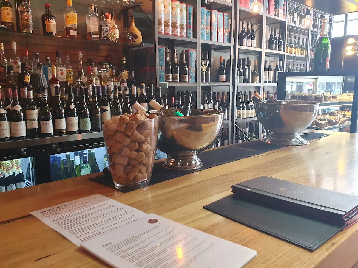 Vibe, Feast Cafe & Cakes - Hampton