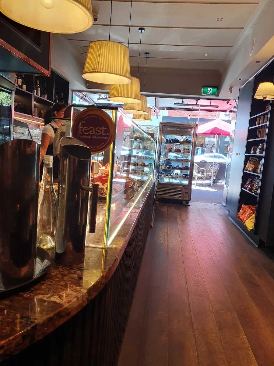 Vibe, Feast Cafe & Cakes - Hampton