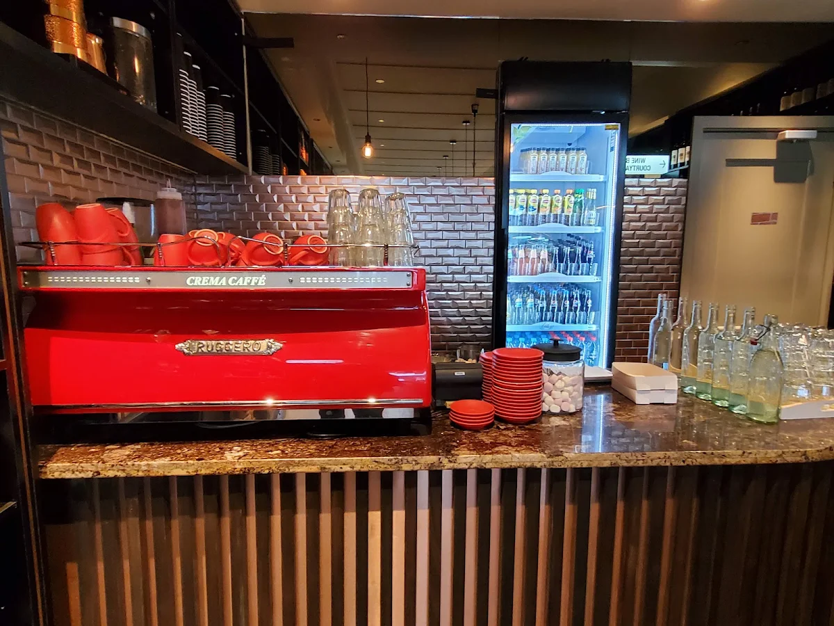 Vibe, Feast Cafe & Cakes - Hampton
