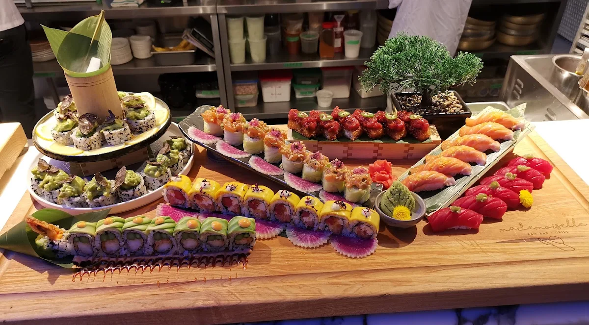 Food & drink, Mademoiselle Raw Bar + Grill