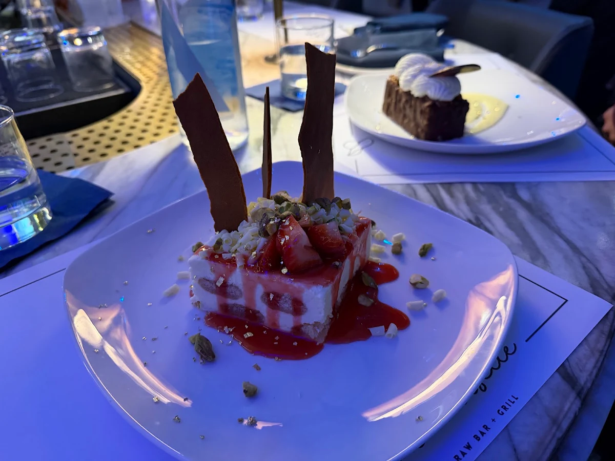 Food & drink, Mademoiselle Raw Bar + Grill