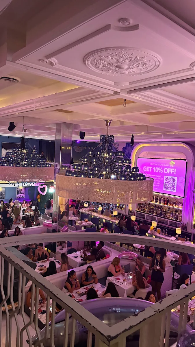 Vibe, Mademoiselle Raw Bar + Grill