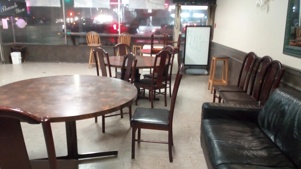 Vibe, Hometown Pizza