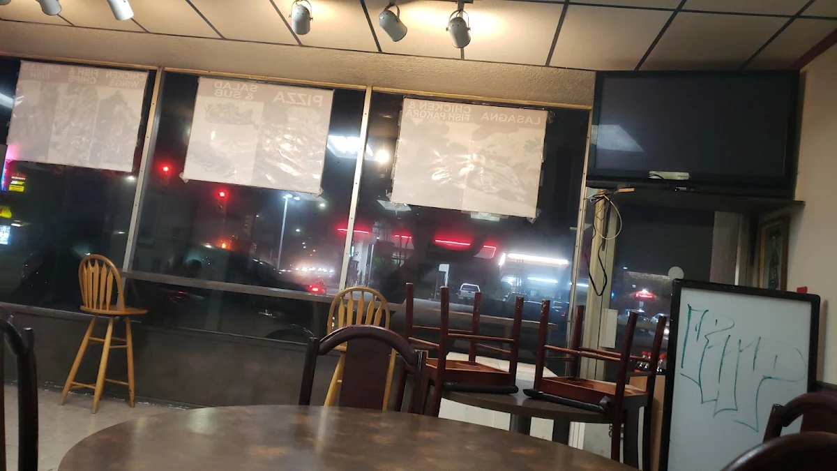Vibe, Hometown Pizza