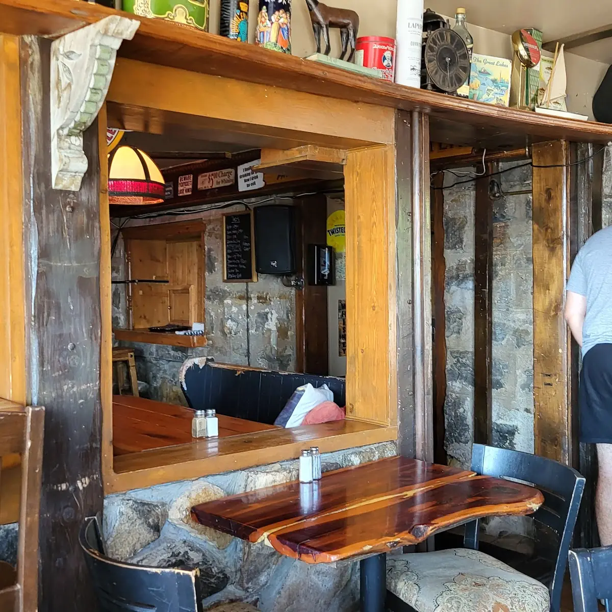 Vibe, Stonewater Pub