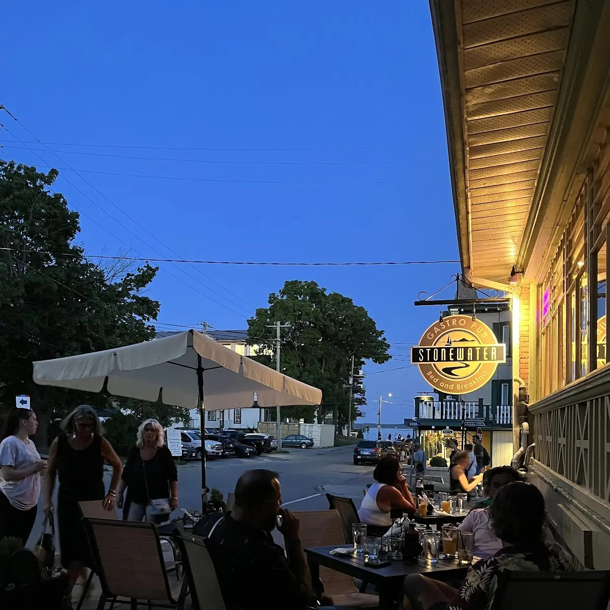 Vibe, Stonewater Pub