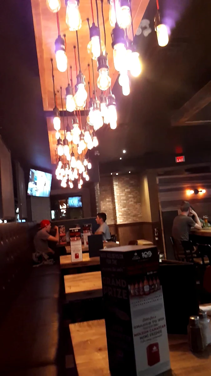 Vibe, Kelseys Original Roadhouse