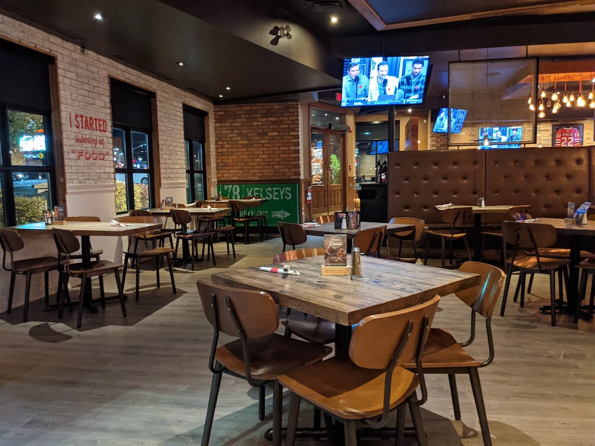 Vibe, Kelseys Original Roadhouse