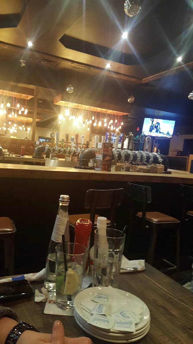 Vibe, Kelseys Original Roadhouse