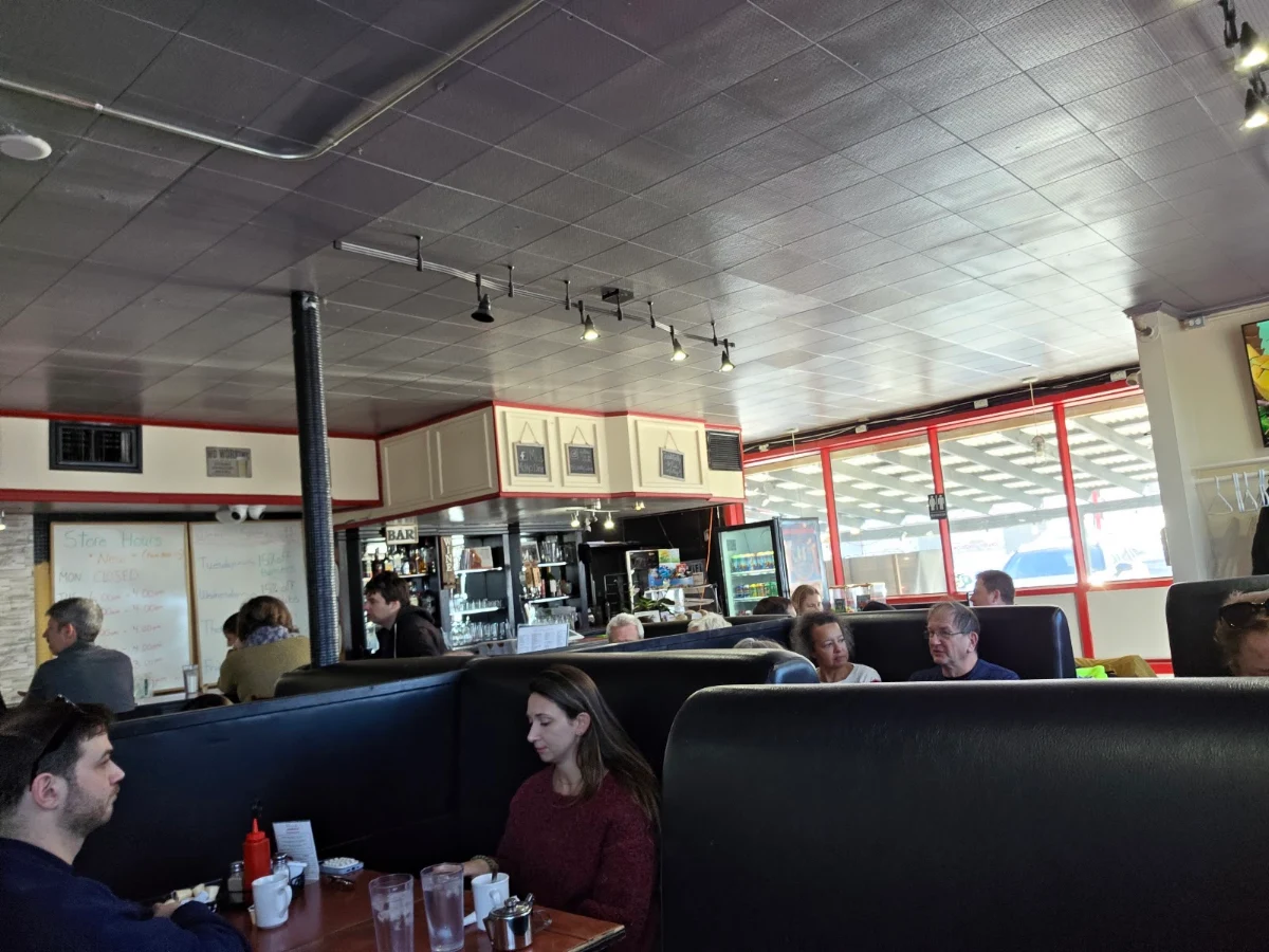 Vibe, Miss Molly's Diner