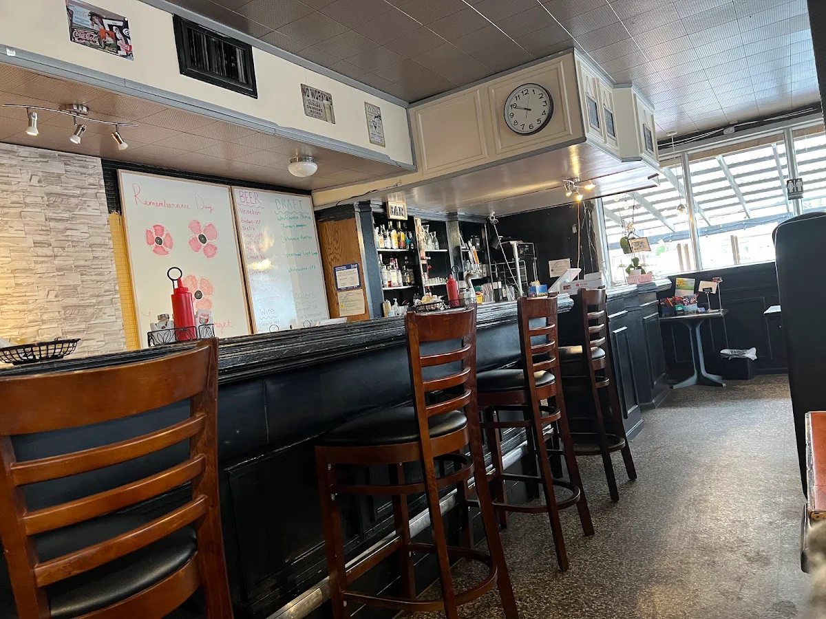 Vibe, Miss Molly's Diner