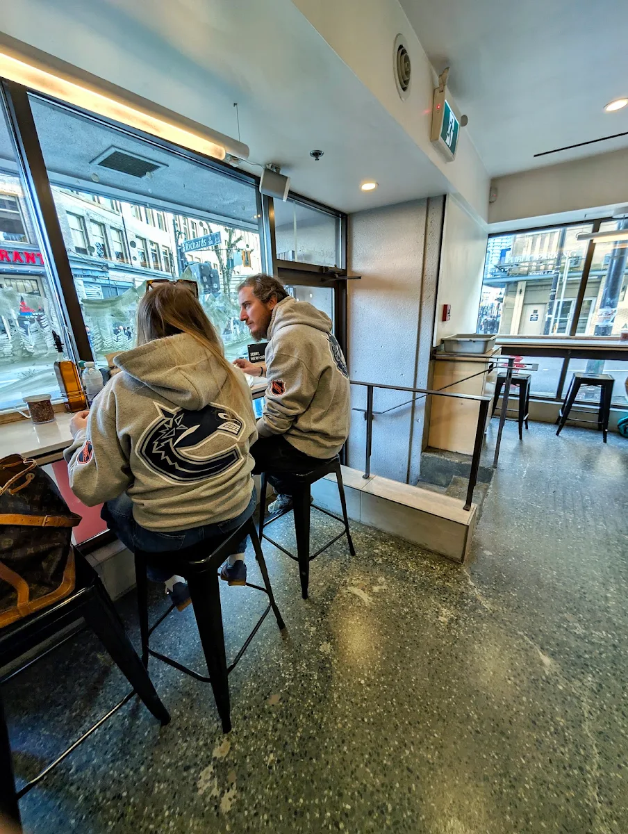 Vibe, Ignite Pizzeria Gastown (Express)
