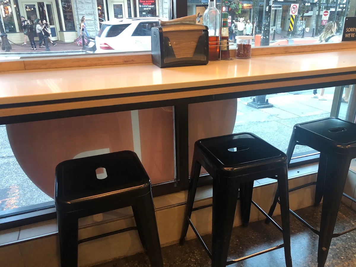 Vibe, Ignite Pizzeria Gastown (Express)