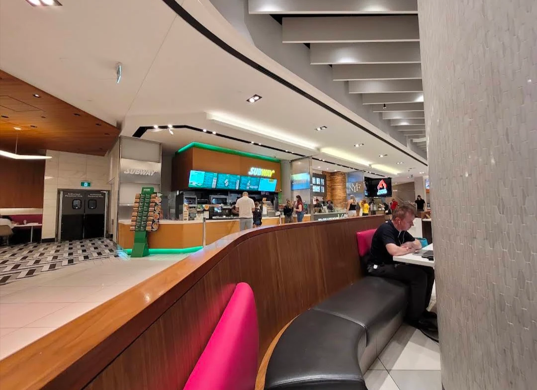 Vibe, New York Fries - Rideau Centre