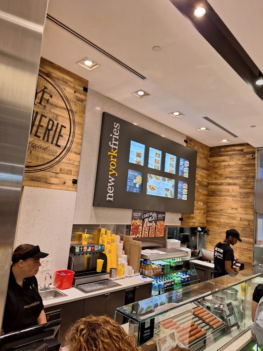Vibe, New York Fries - Rideau Centre