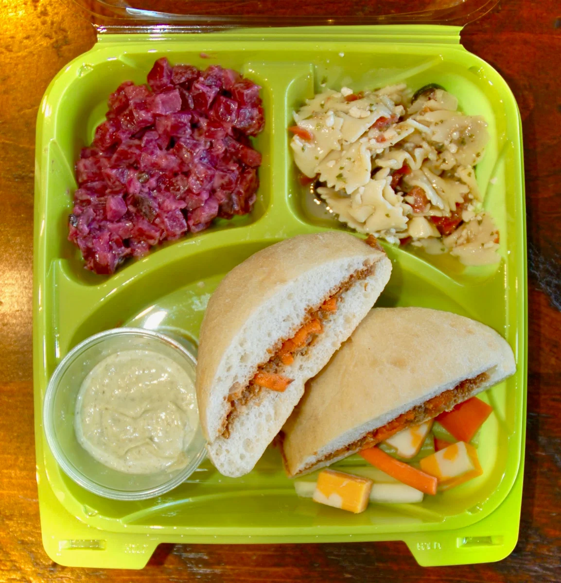 Food & drink, LA STATION des saveurs - Épicerie de proximité - Sandwiches / Salades - Café / Espresso / Thé - Bière Artisanale / Vin
