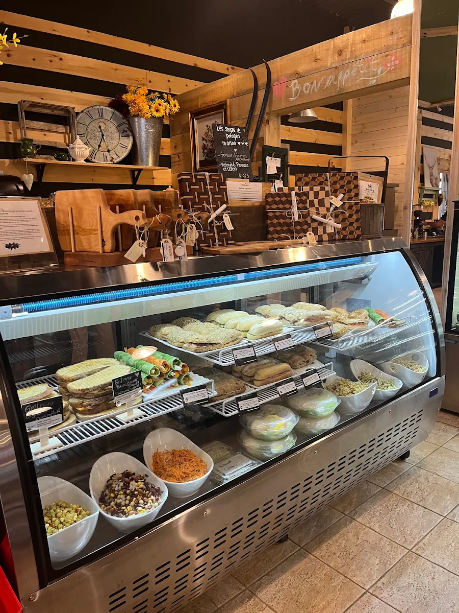 Vibe, LA STATION des saveurs - Épicerie de proximité - Sandwiches / Salades - Café / Espresso / Thé - Bière Artisanale / Vin