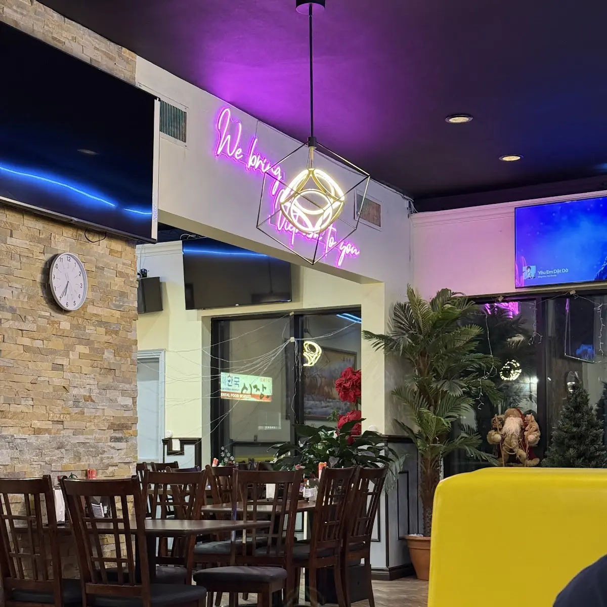 Vibe, Pho PAPA Vietnamese Restaurant