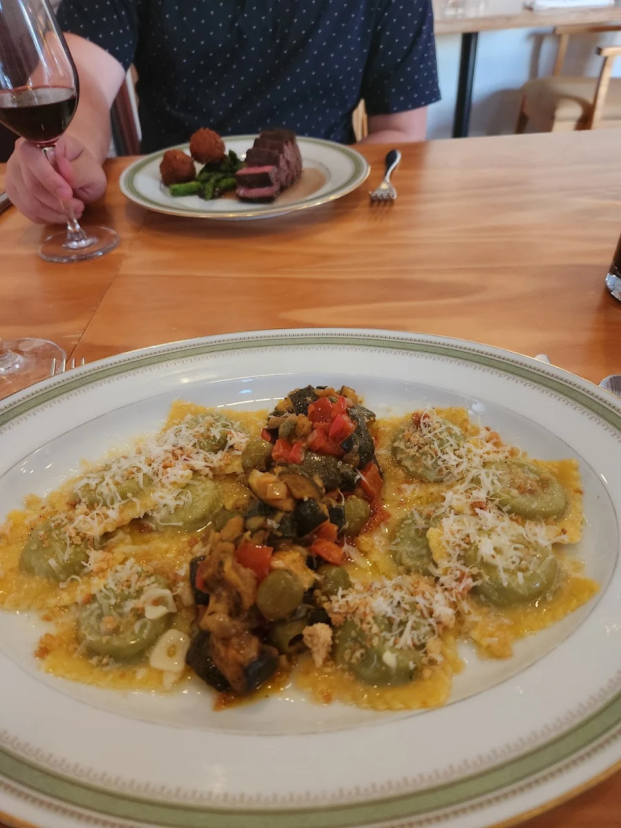 Food & drink, Camas