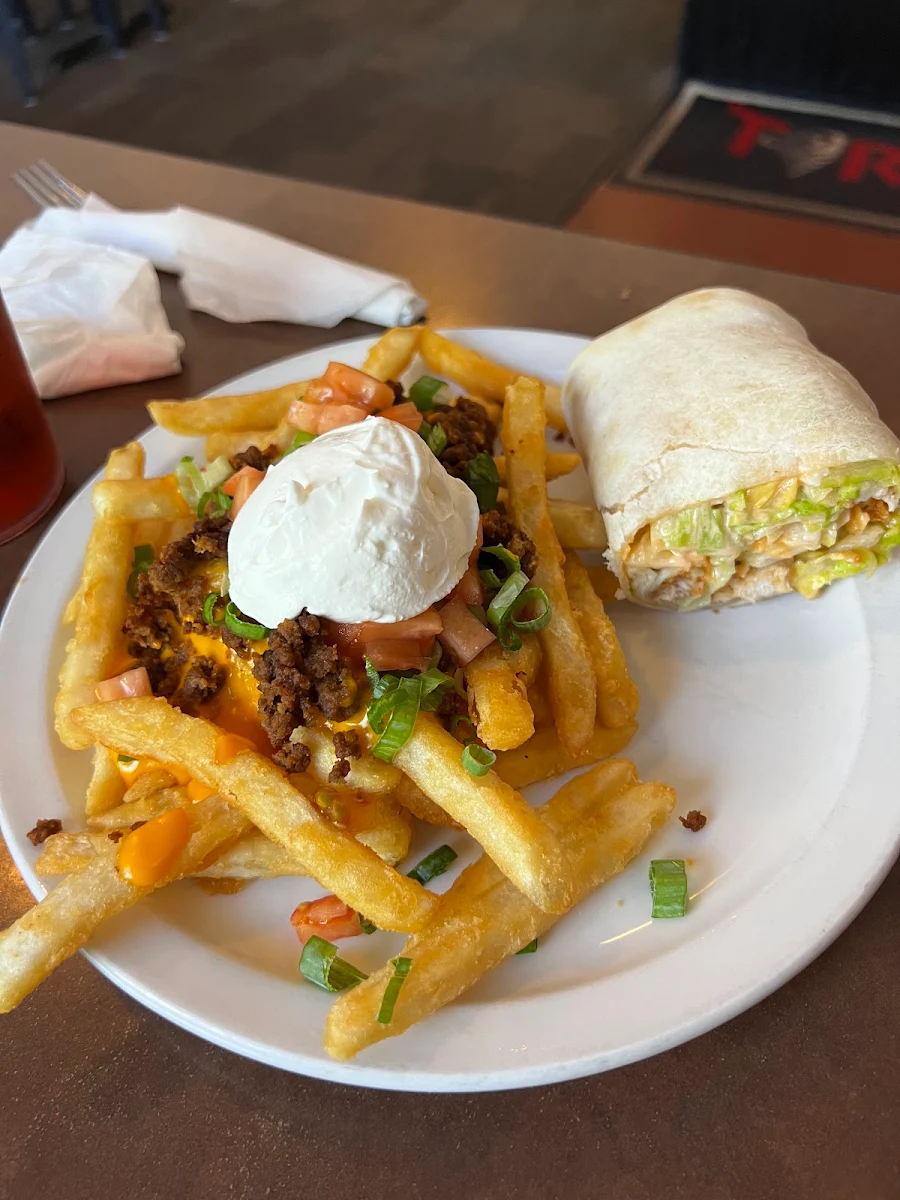 Food & drink, Tornado's Restaurant & Lounge
