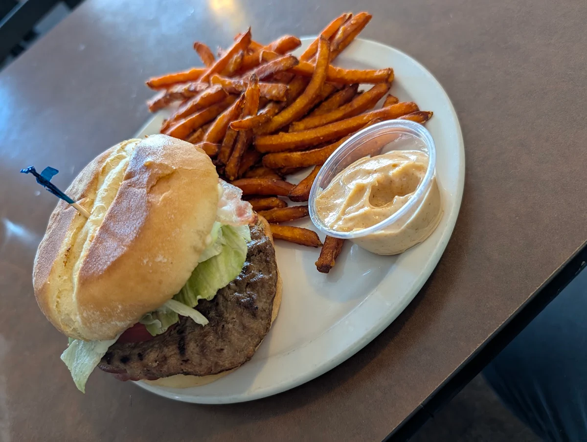 Food & drink, Tornado's Restaurant & Lounge