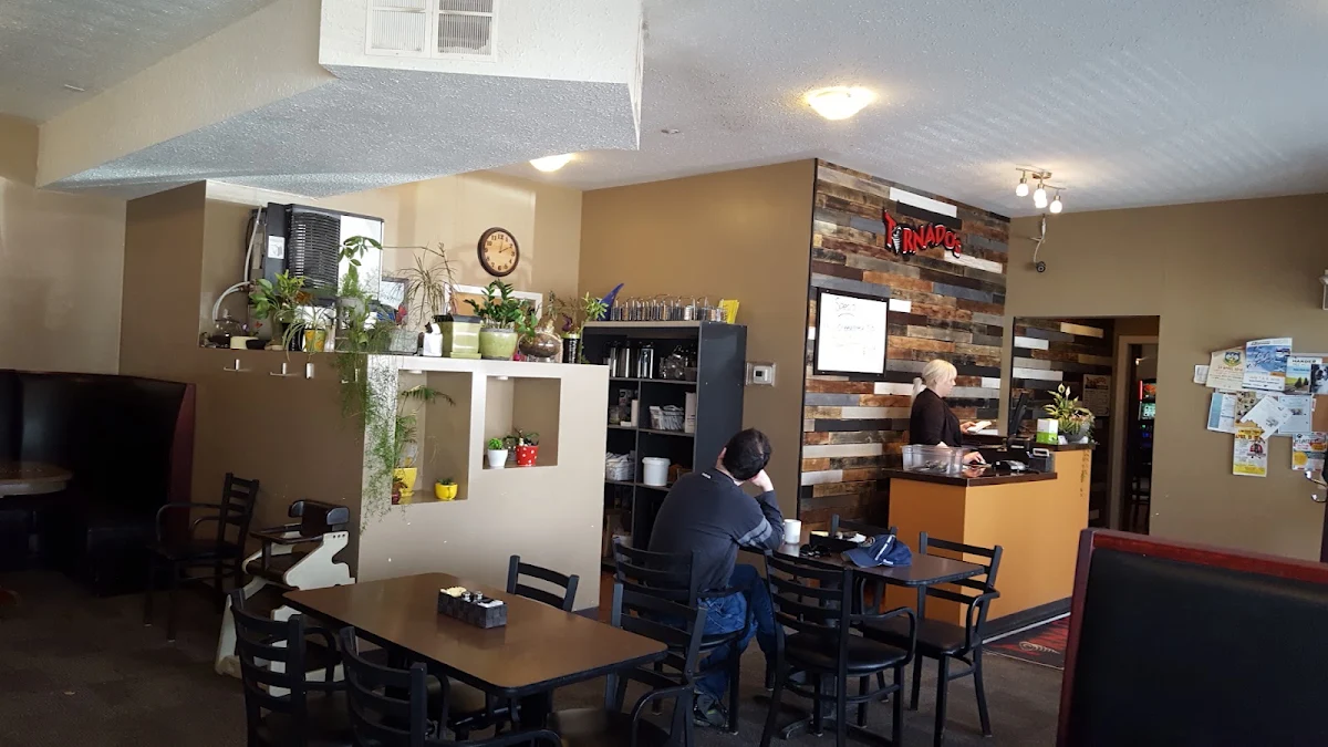 Vibe, Tornado's Restaurant & Lounge