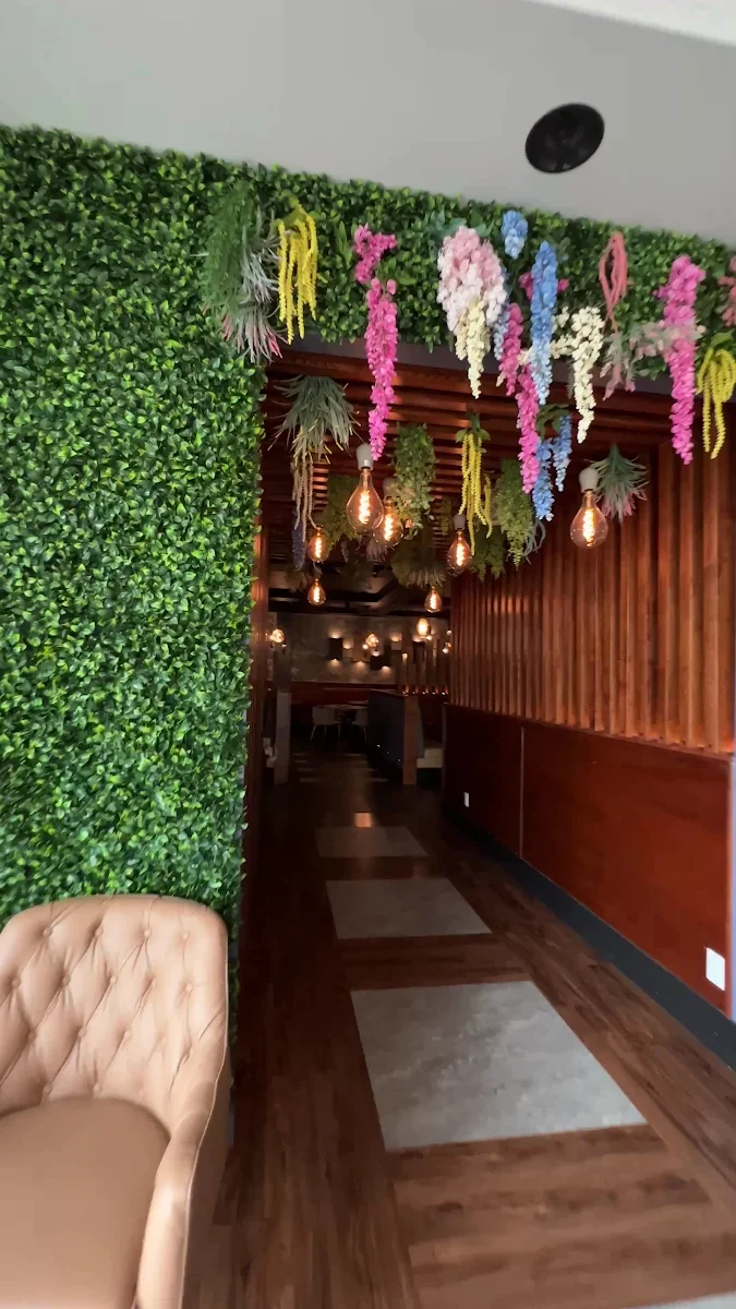 Vibe, Dhaliwal's Lounge