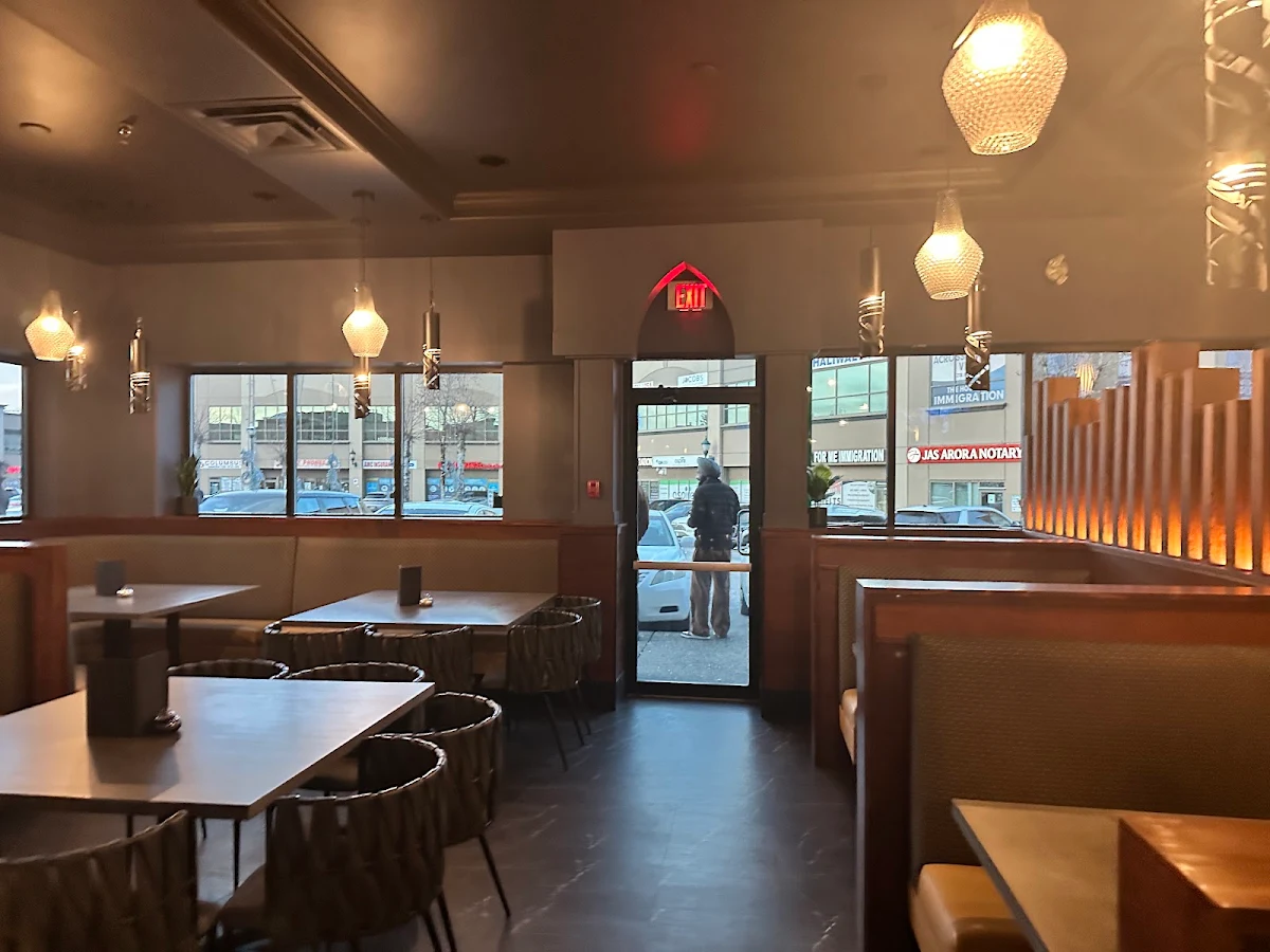 Vibe, Dhaliwal's Lounge
