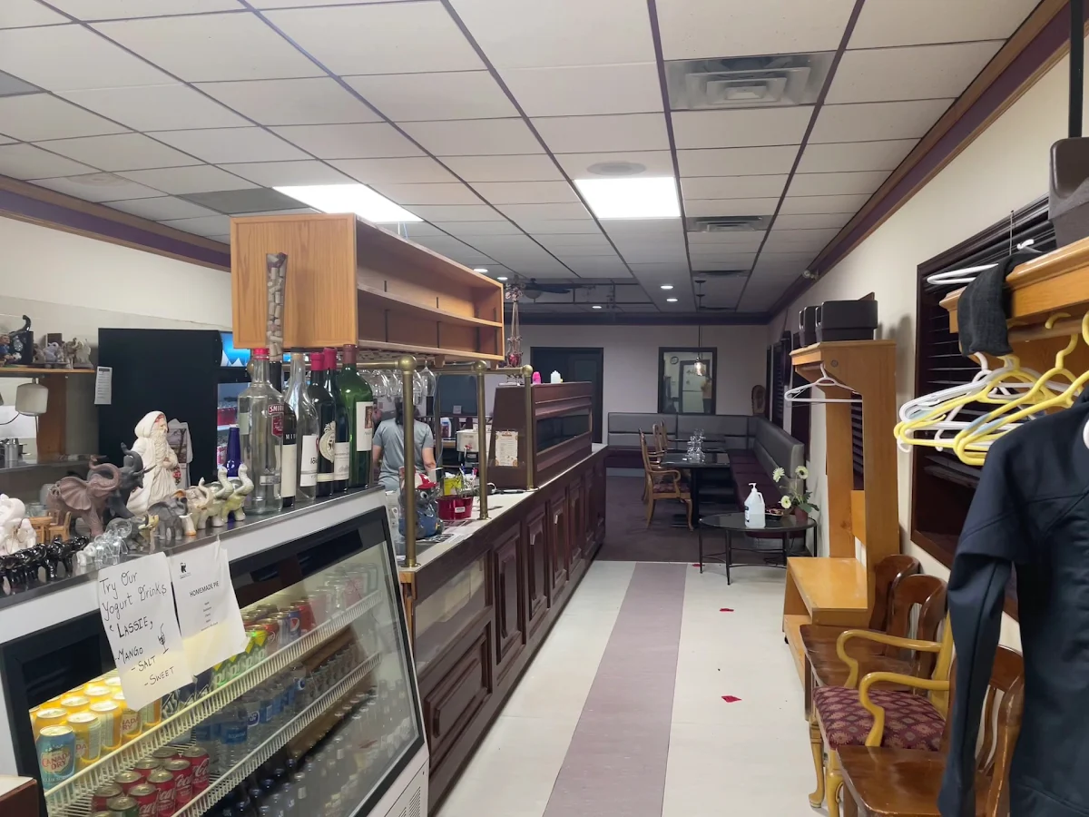 Vibe, Highway Host Restaurant