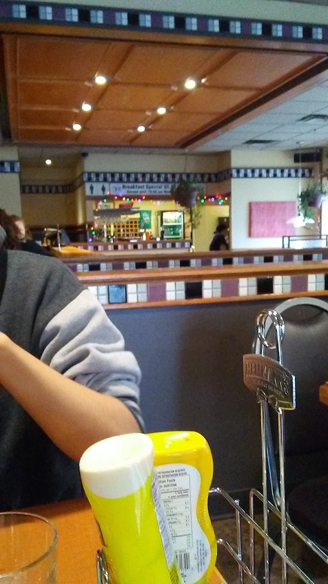 Vibe, Trifon's Pizza & Spaghetti House
